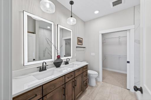 1219 Honeysuckle Lane SE, Cambridge, MN 55008