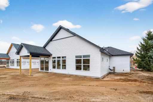 1219 Honeysuckle Lane SE, Cambridge, MN 55008