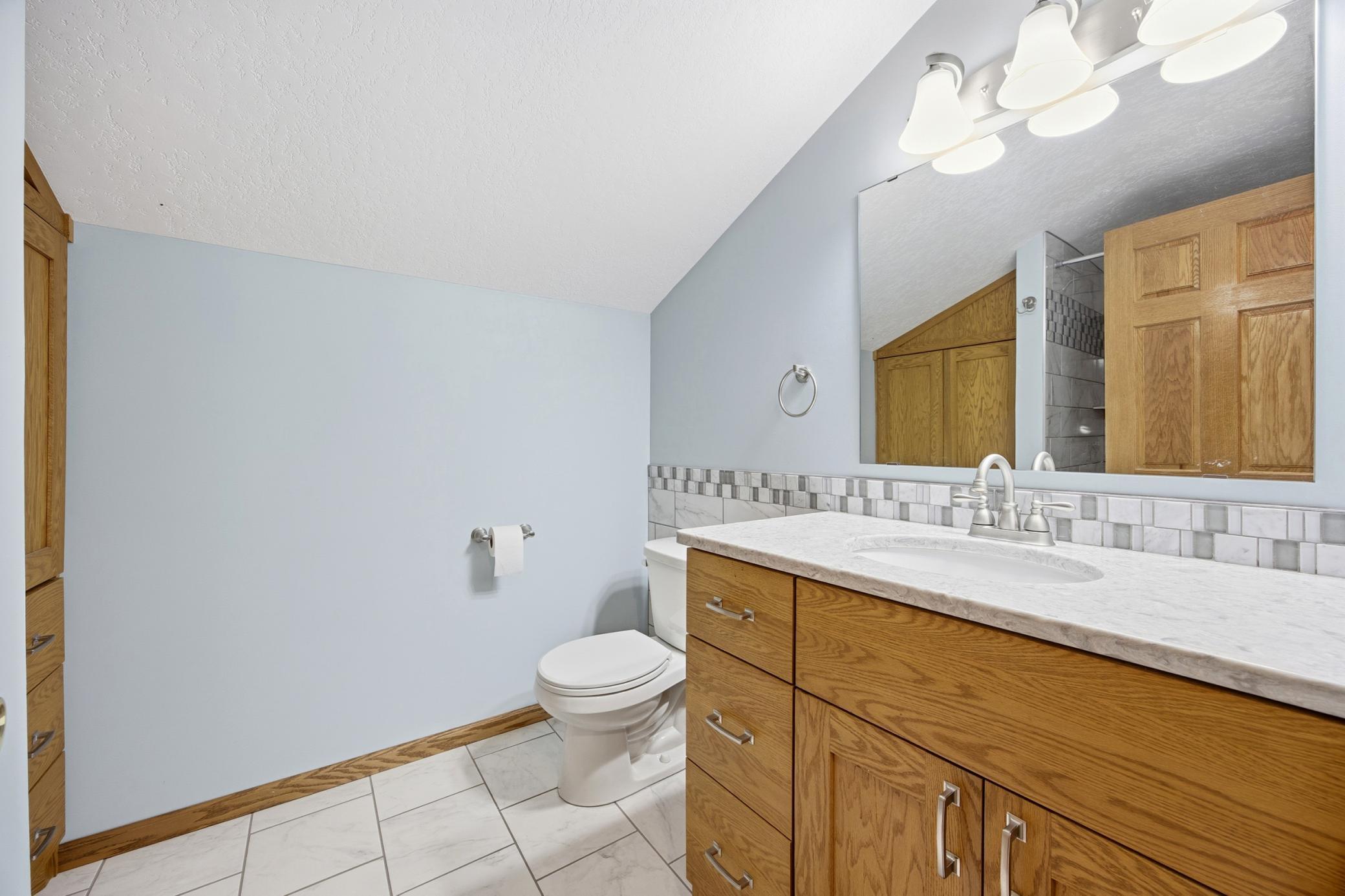 Upper level 3/4 Bath