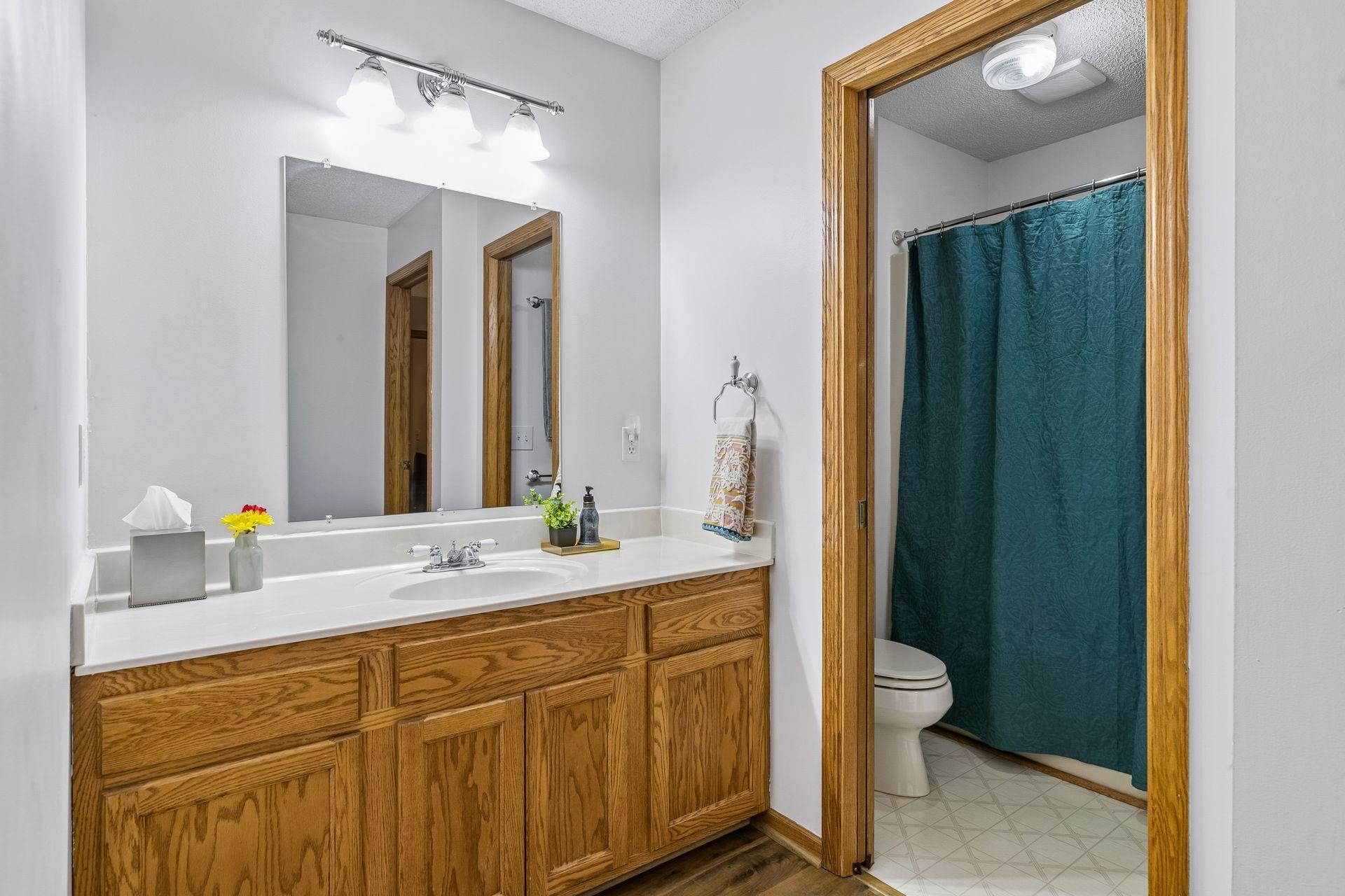 Upper level Jack and Jill bath