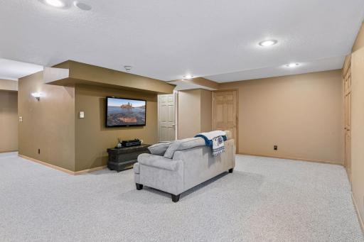 230 Plainview Drive, River Falls, WI 54022
