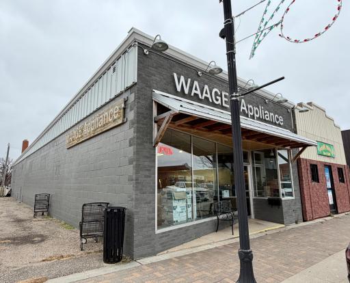 208 Main Ave North, Roseau, MN 56751