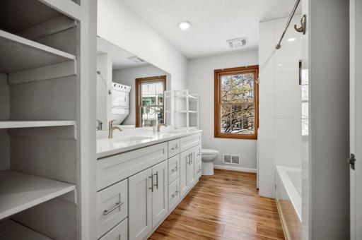 7526 W 111th Street, Bloomington, MN 55438