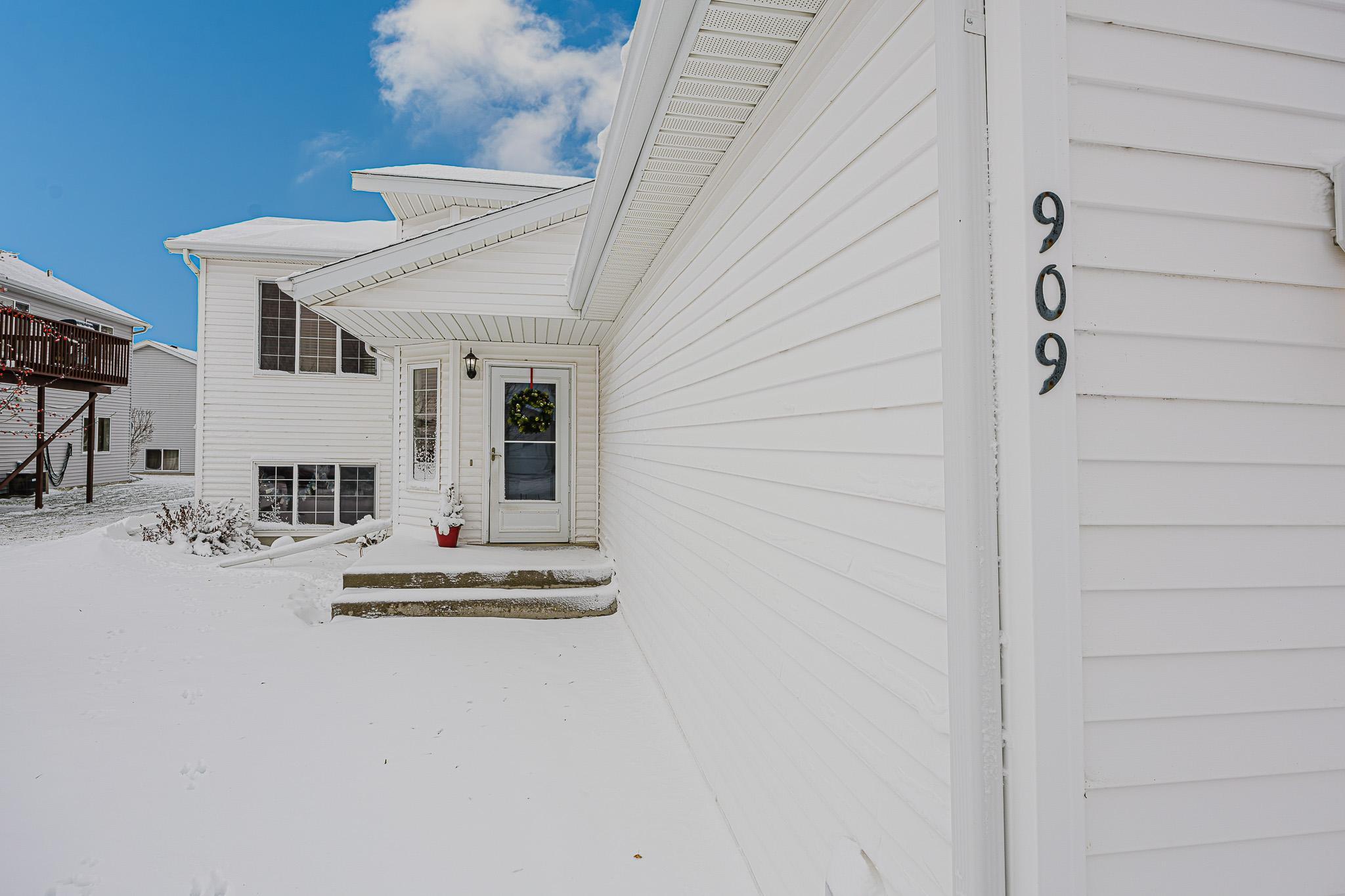 909 38 1-2 Ave W West Fargo, ND 58078-3.jpg