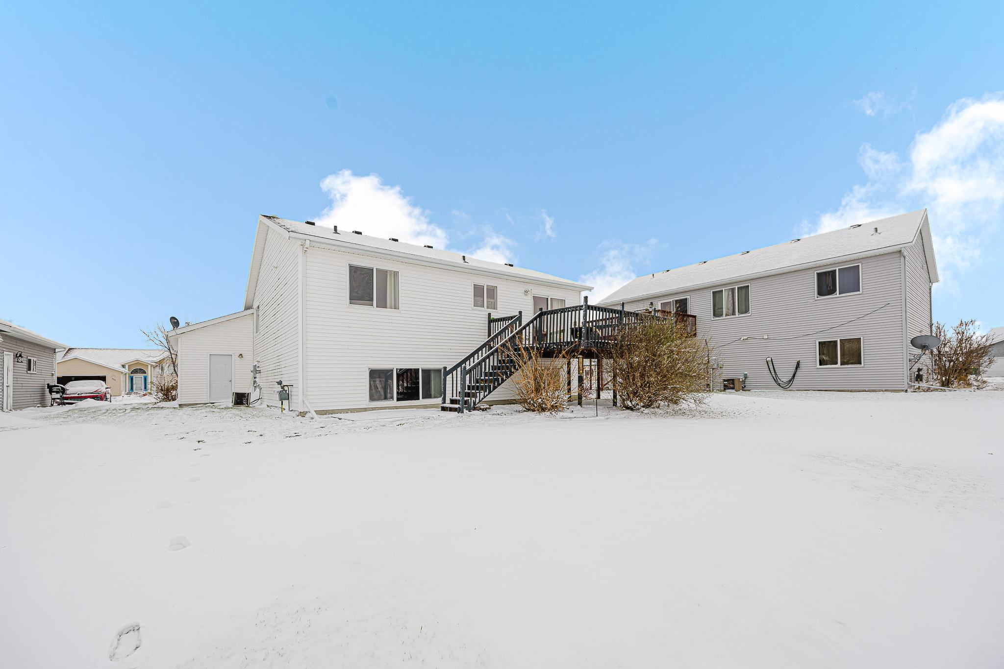 909 38 1-2 Ave W West Fargo, ND 58078-40.jpg