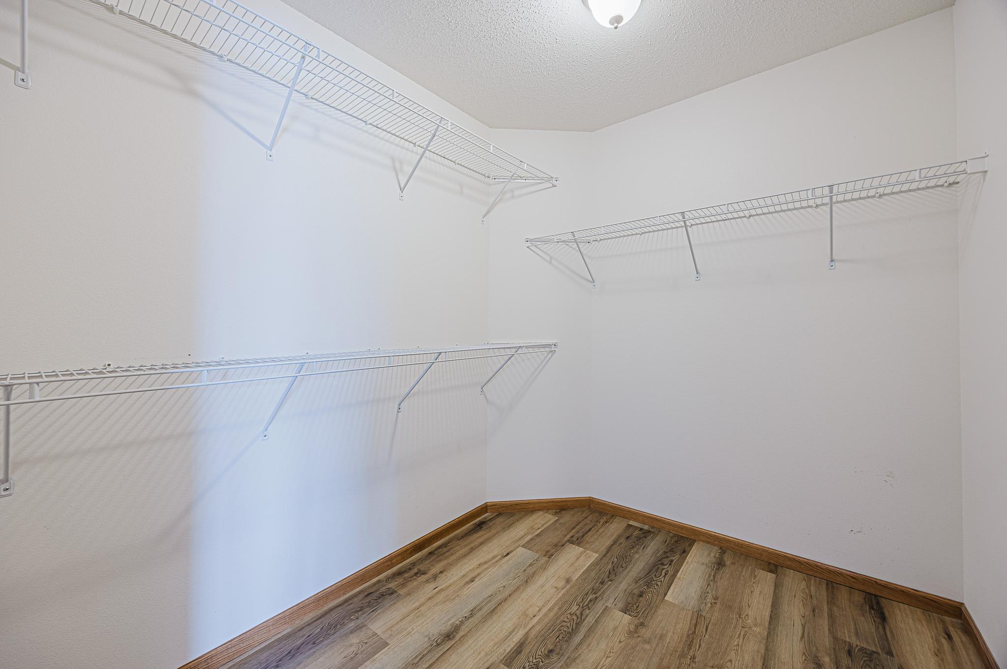 909 38 1-2 Ave W West Fargo, ND 58078-22.jpg
