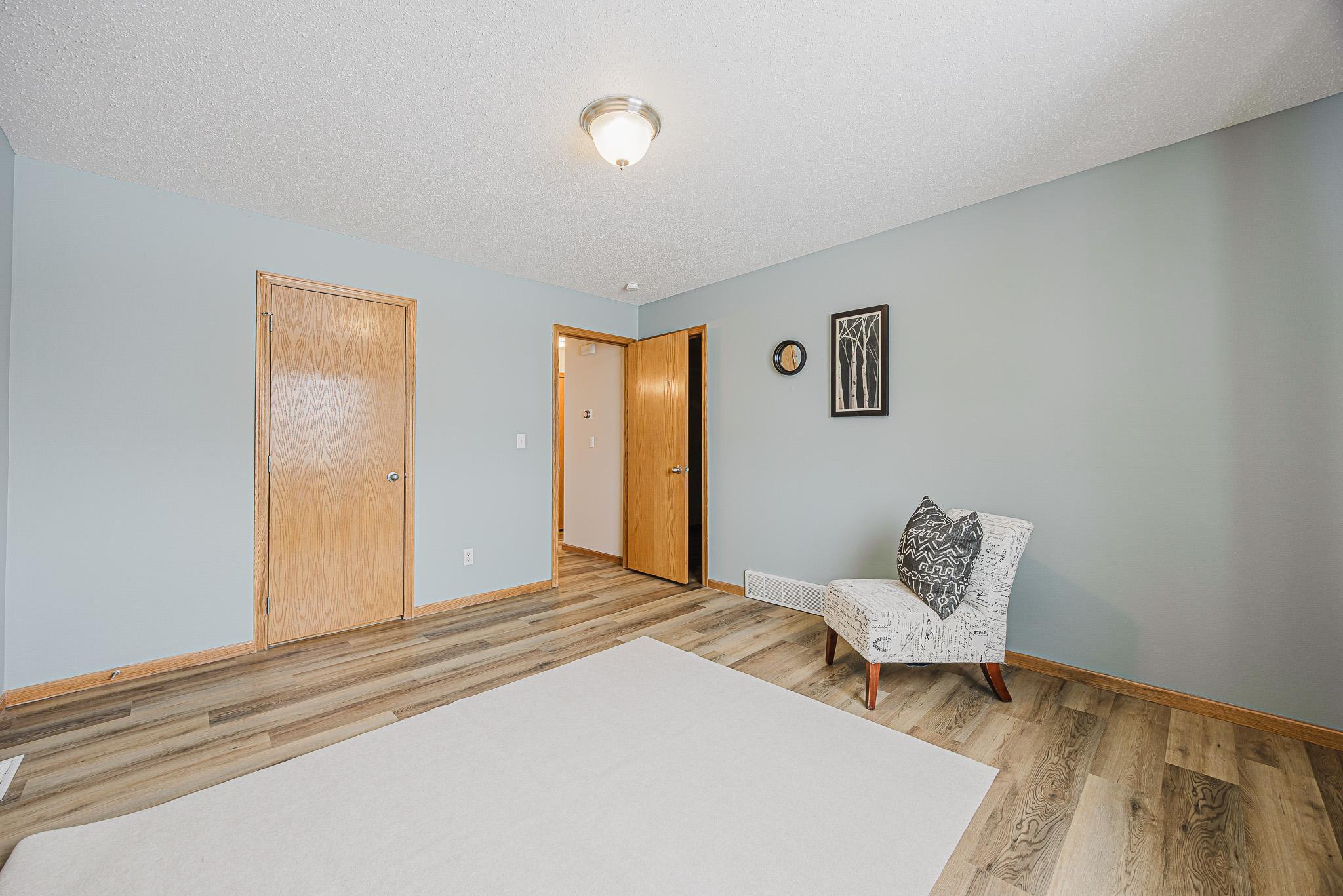 909 38 1-2 Ave W West Fargo, ND 58078-21.jpg