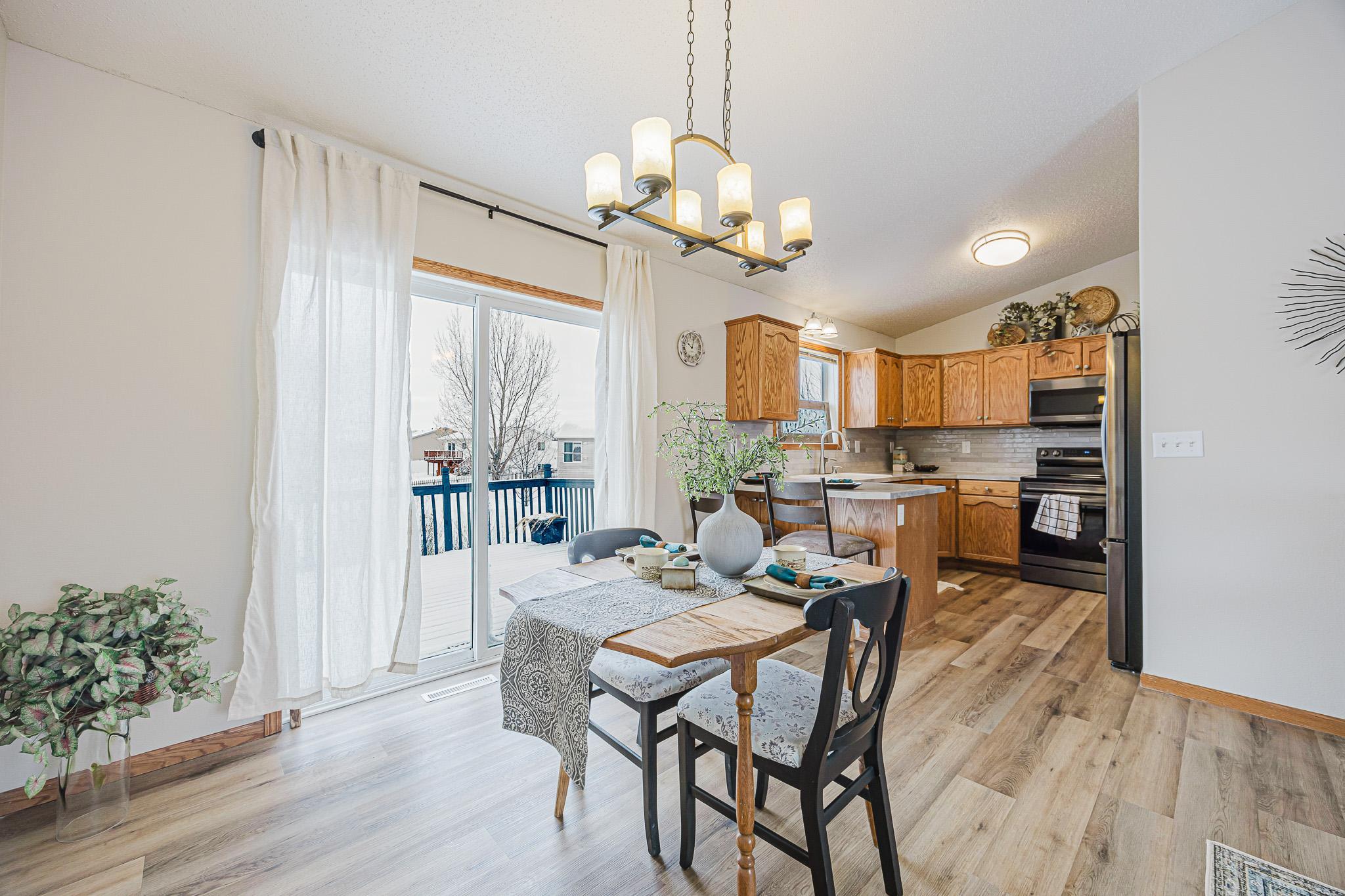 909 38 1-2 Ave W West Fargo, ND 58078-11.jpg