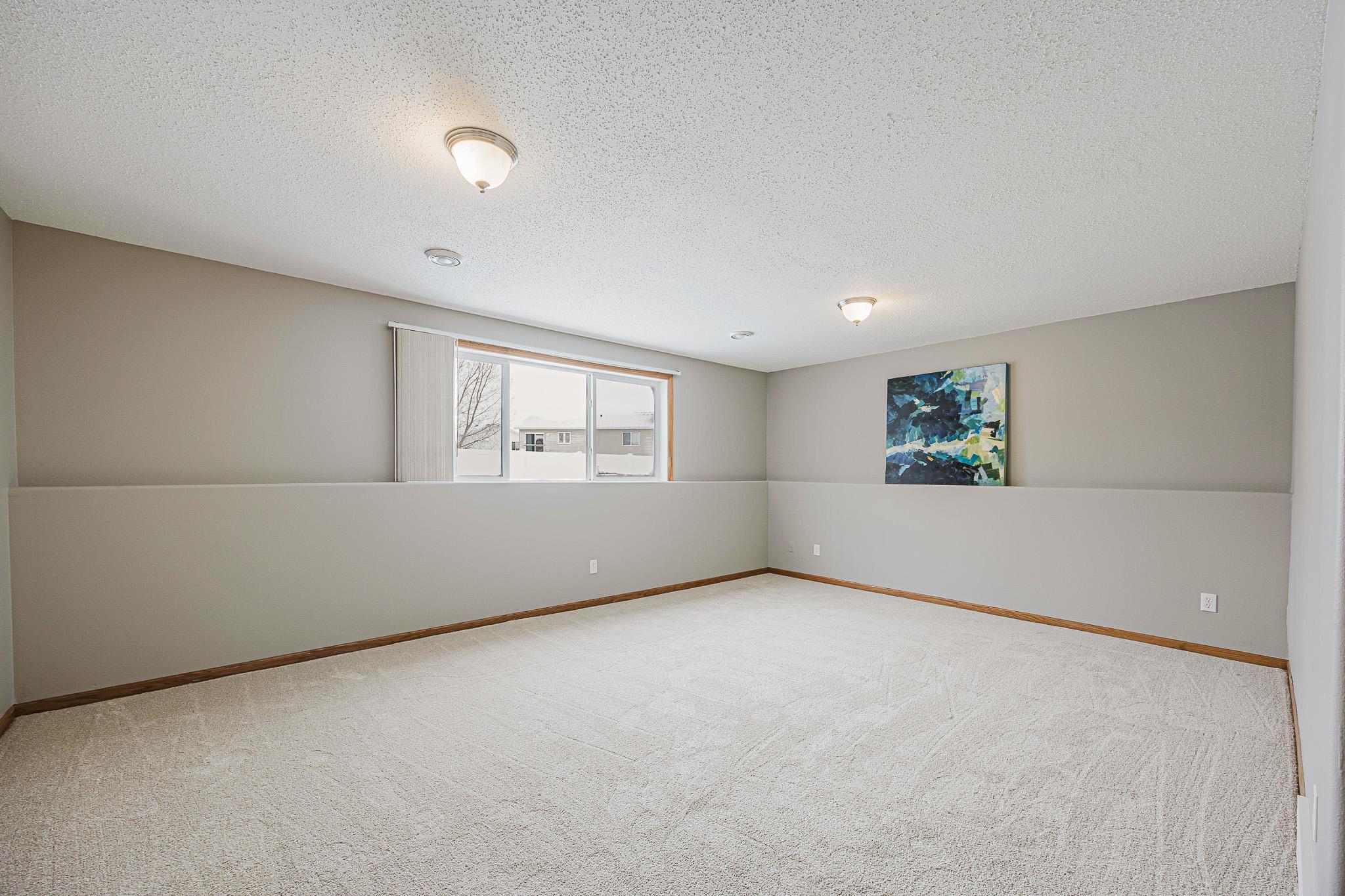 909 38 1-2 Ave W West Fargo, ND 58078-24.jpg