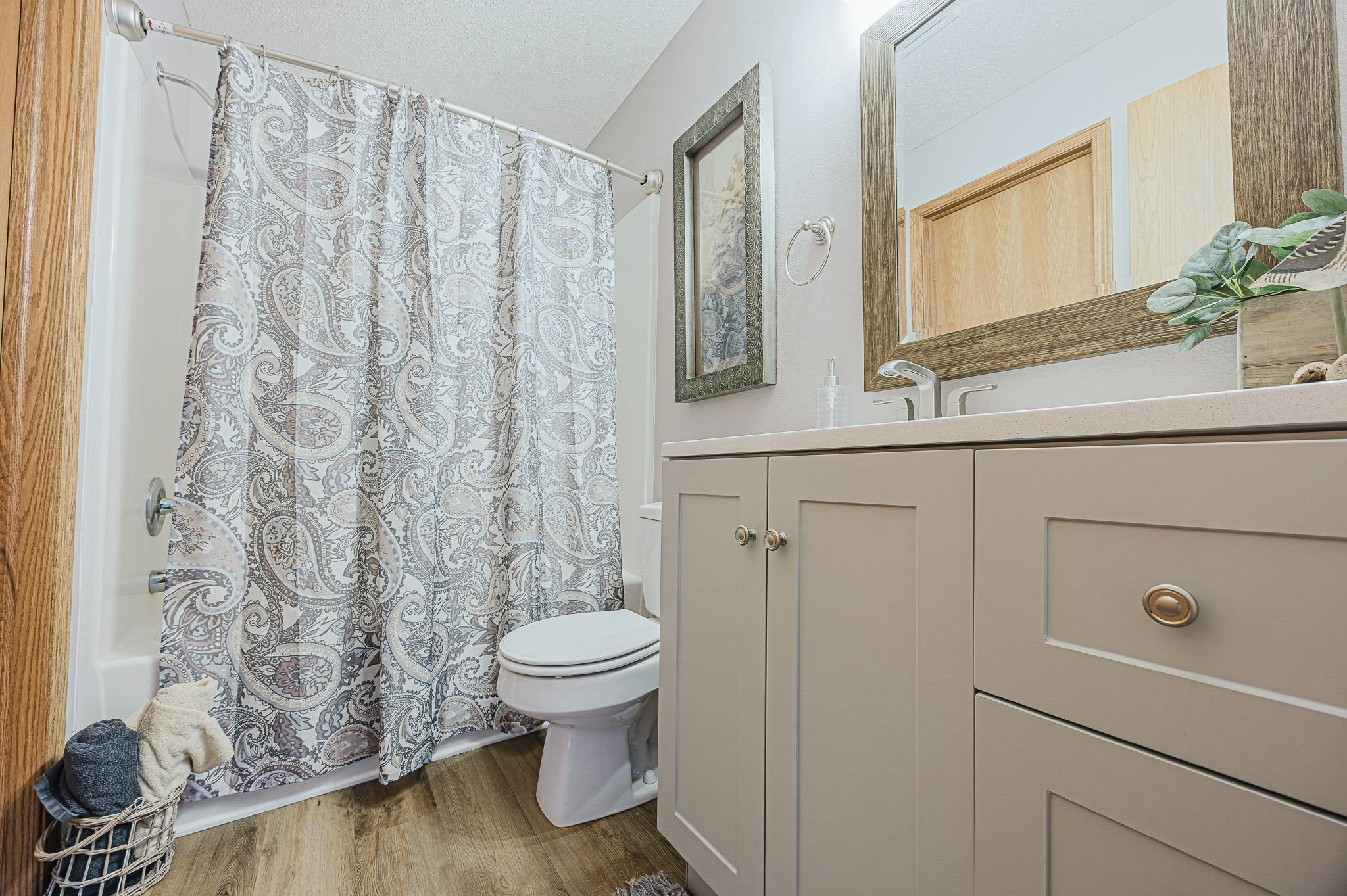 909 38 1-2 Ave W West Fargo, ND 58078-23.jpg