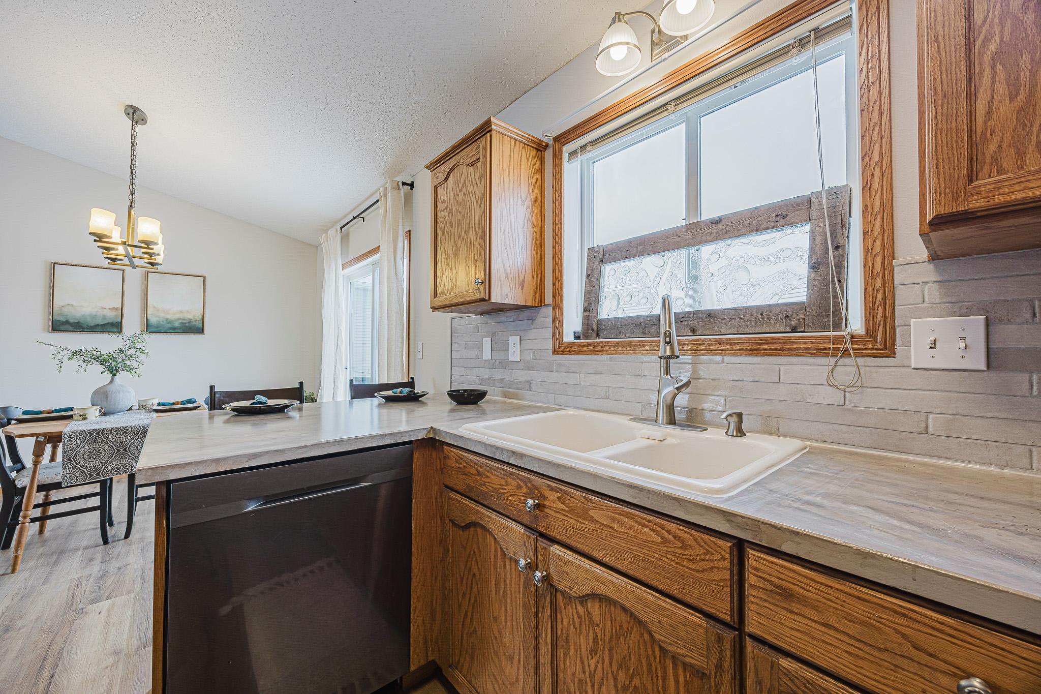 909 38 1-2 Ave W West Fargo, ND 58078-15.jpg