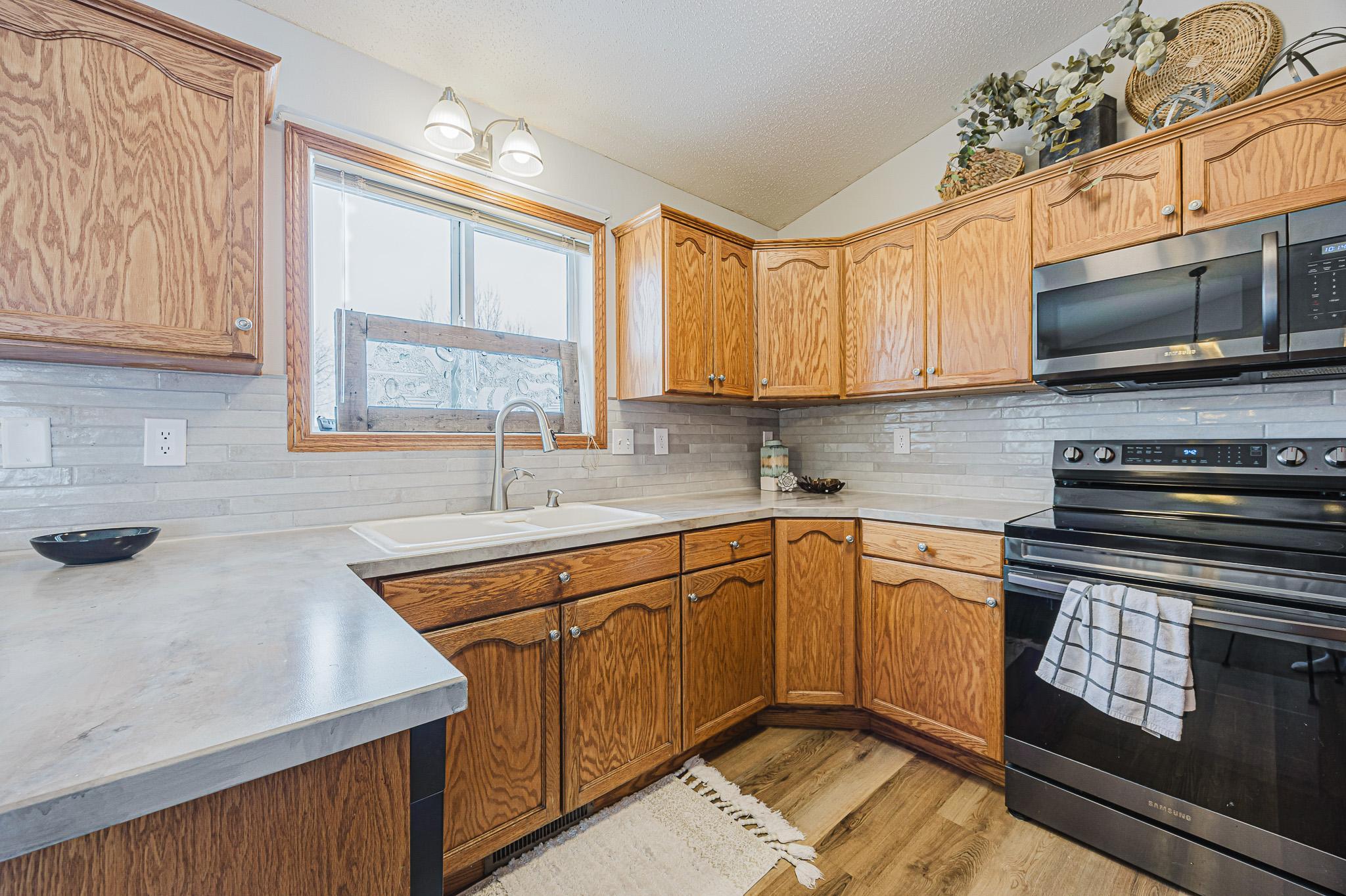 909 38 1-2 Ave W West Fargo, ND 58078-14.jpg