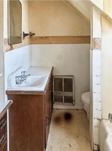 A full bathroom upstairs located amongst the bedrooms - this will be a fun space to bring to life!