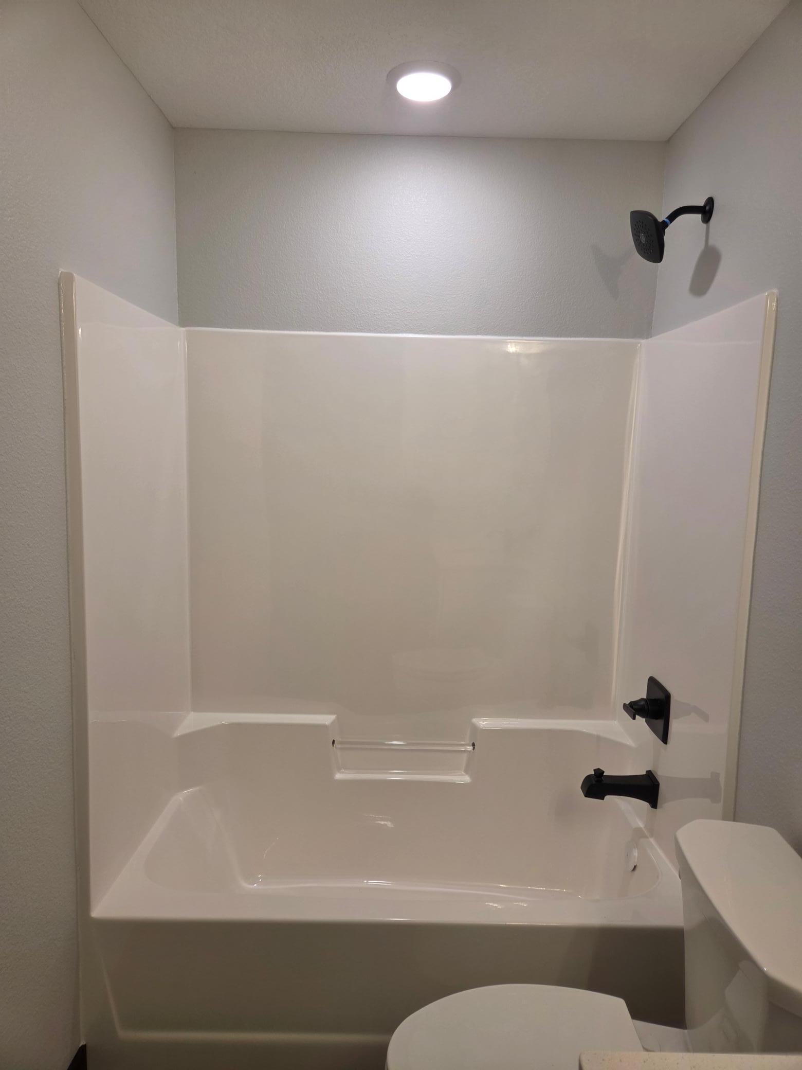 *ACTUAL PROPERTY* Full Bathroom