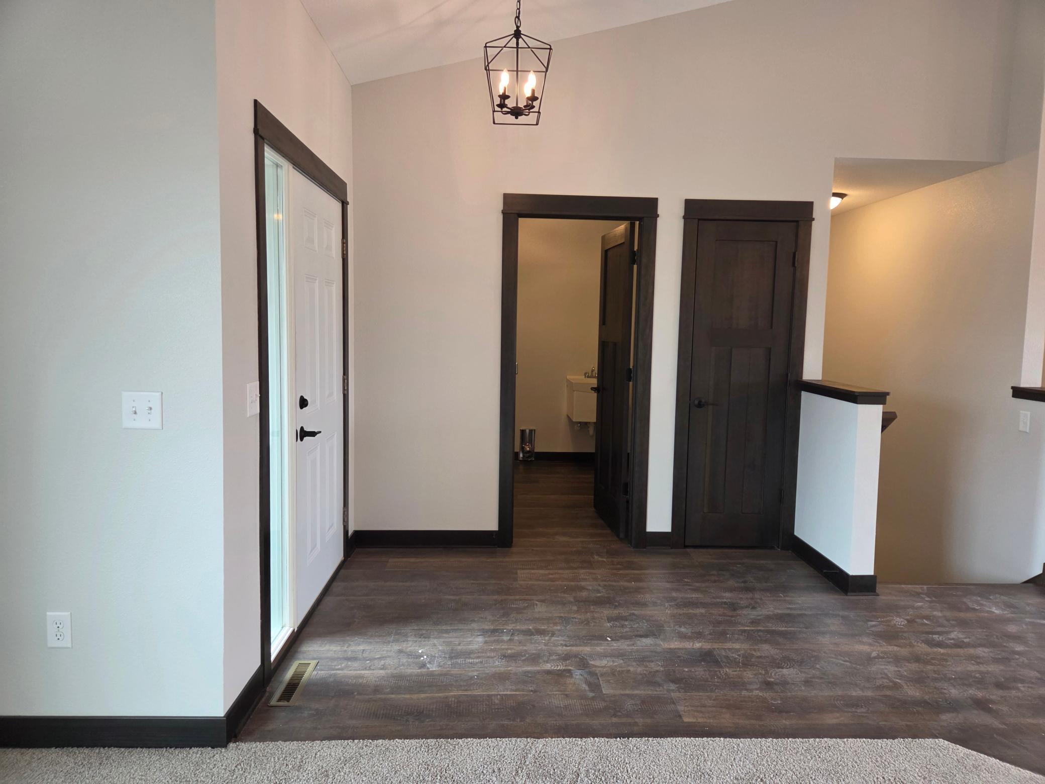 *ACTUAL PROPERTY* Entryway