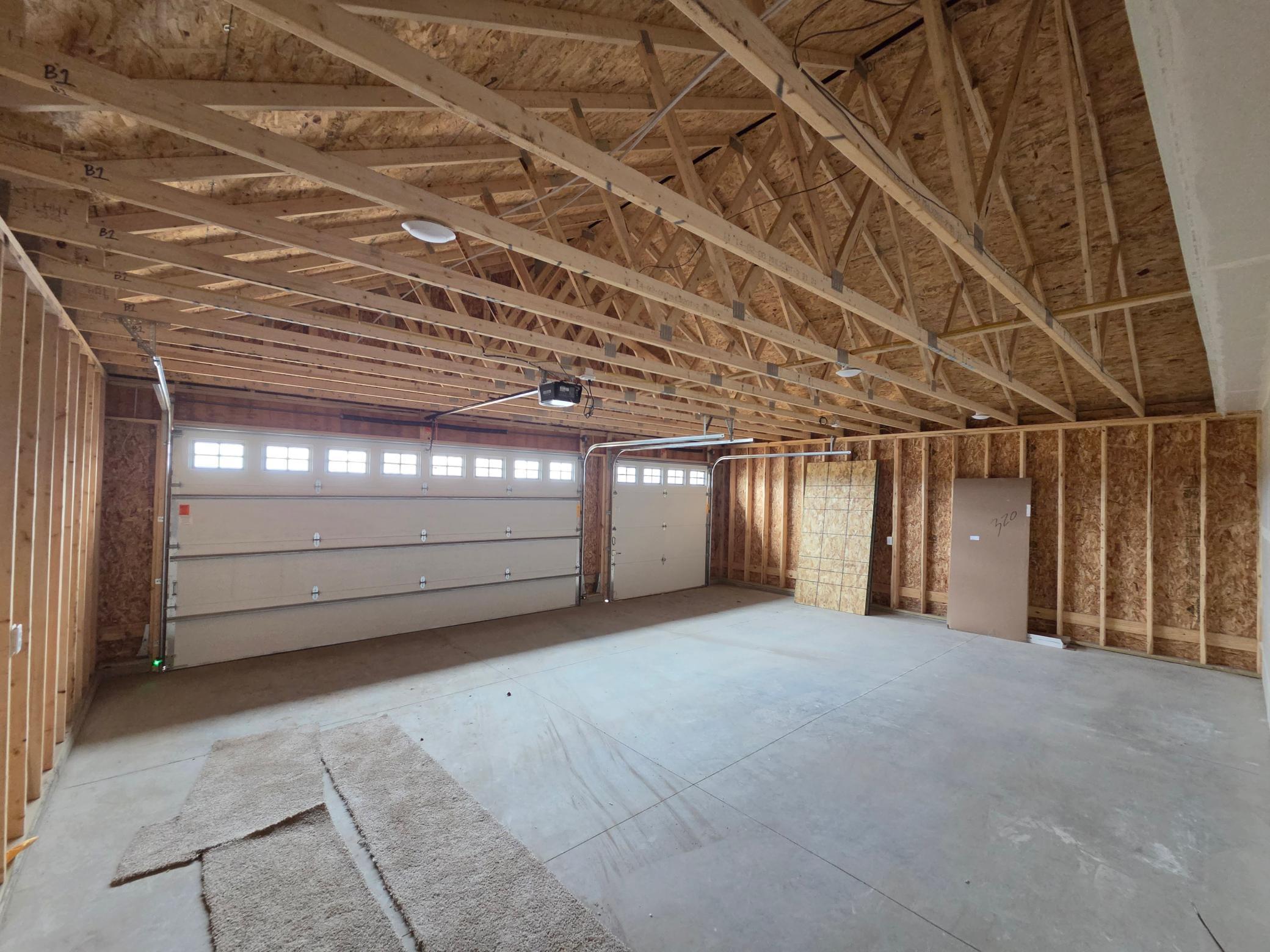 *ACTUAL PROPERTY* Garage