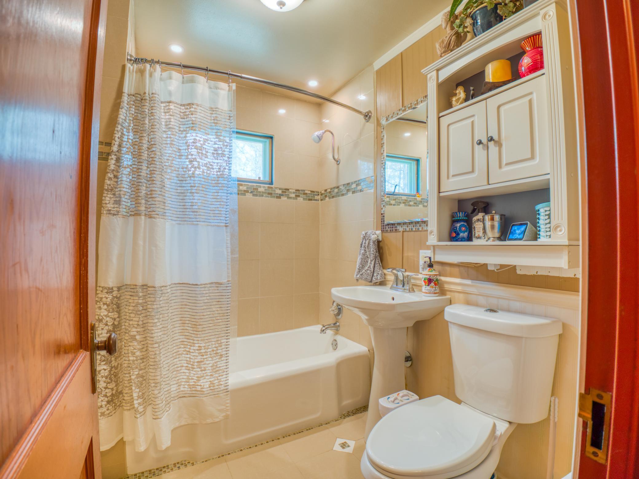 main home full bathroom, main floor