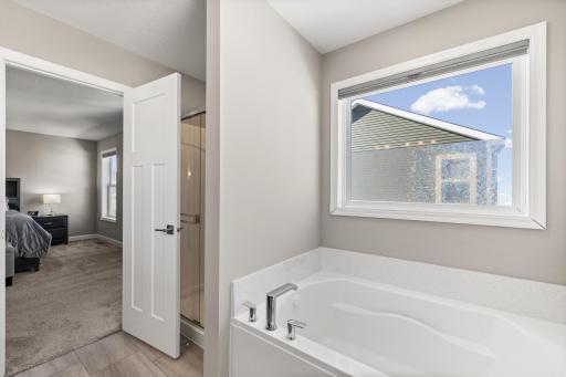 Primary Bath w/ Separate Tub & Shower