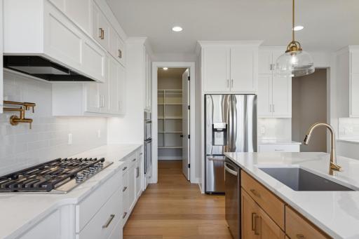 5512 Scenic Loop Run, Chaska, MN 55386