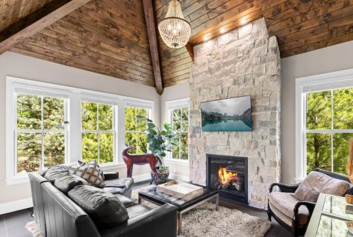 1595 Locust Hills Circle, Wayzata, MN 55391