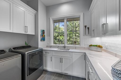 1595 Locust Hills Circle, Wayzata, MN 55391