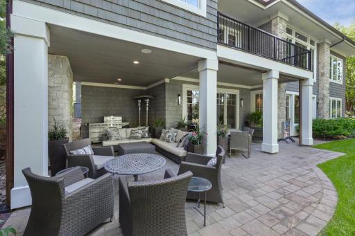 1595 Locust Hills Circle, Wayzata, MN 55391