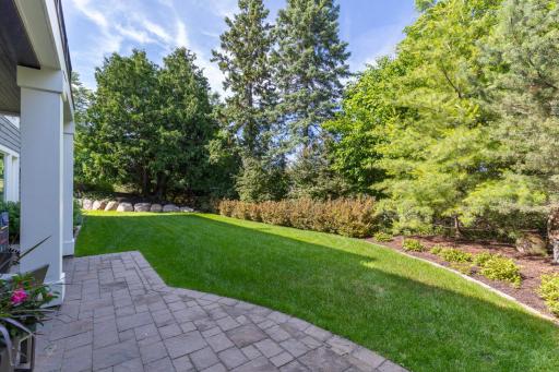 1595 Locust Hills Circle, Wayzata, MN 55391