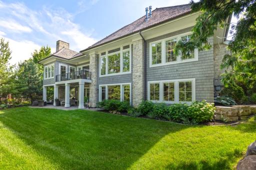1595 Locust Hills Circle, Wayzata, MN 55391