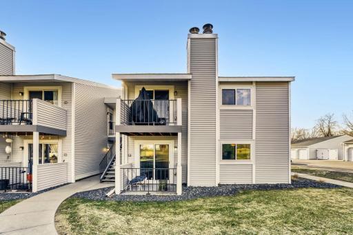 1713 Fulham St Unit F - Web Quality - 004 - 03 Exterior Front.jpg