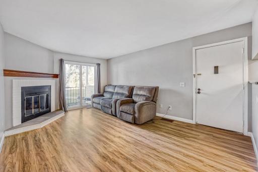 1713 Fulham St Unit F - Web Quality - 006 - 05 Living Room.jpg