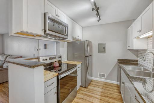 1713 Fulham St Unit F - Web Quality - 011 - 10 Kitchen.jpg