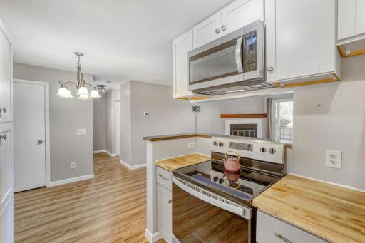 1713 Fulham St Unit F - Web Quality - 015 - 14 Kitchen.jpg