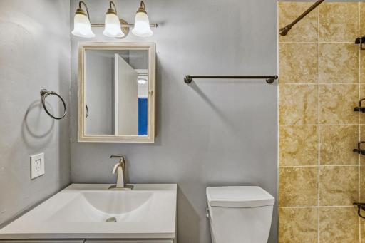 1713 Fulham St Unit F - Web Quality - 020 - 19 Primary Bathroom.jpg