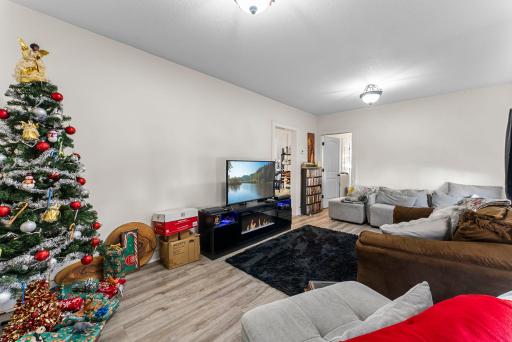 23-web-or-mls-1500 26th Ave NE-3.jpg