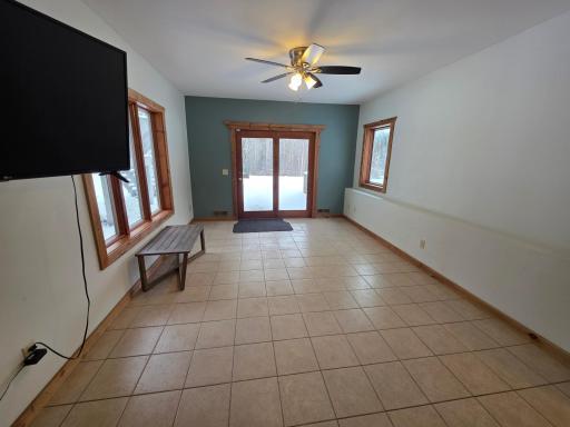 Walkout / flex space