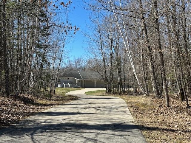 Super nice paved driveway and parking area.jpeg
