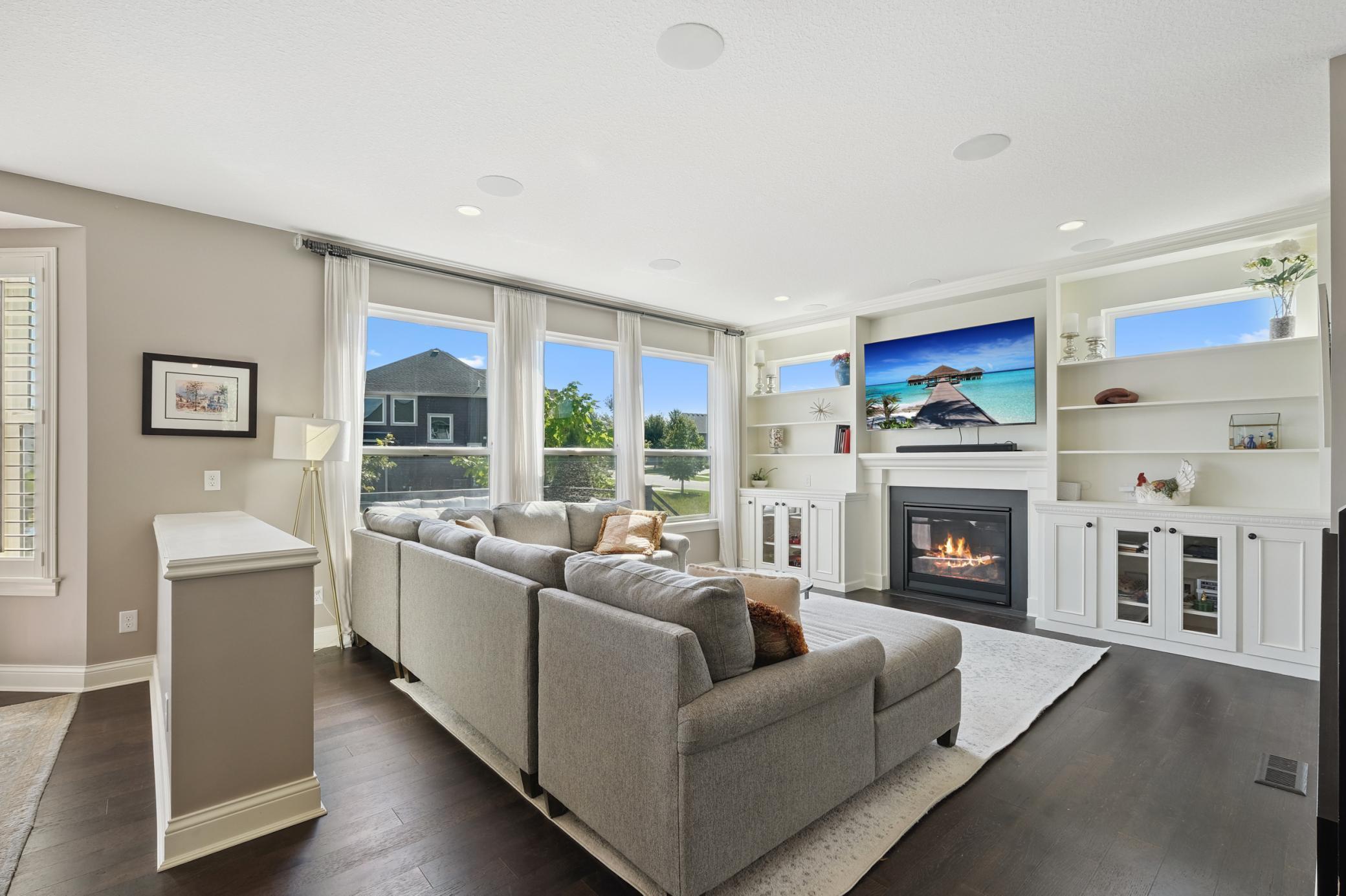 Spacious living room