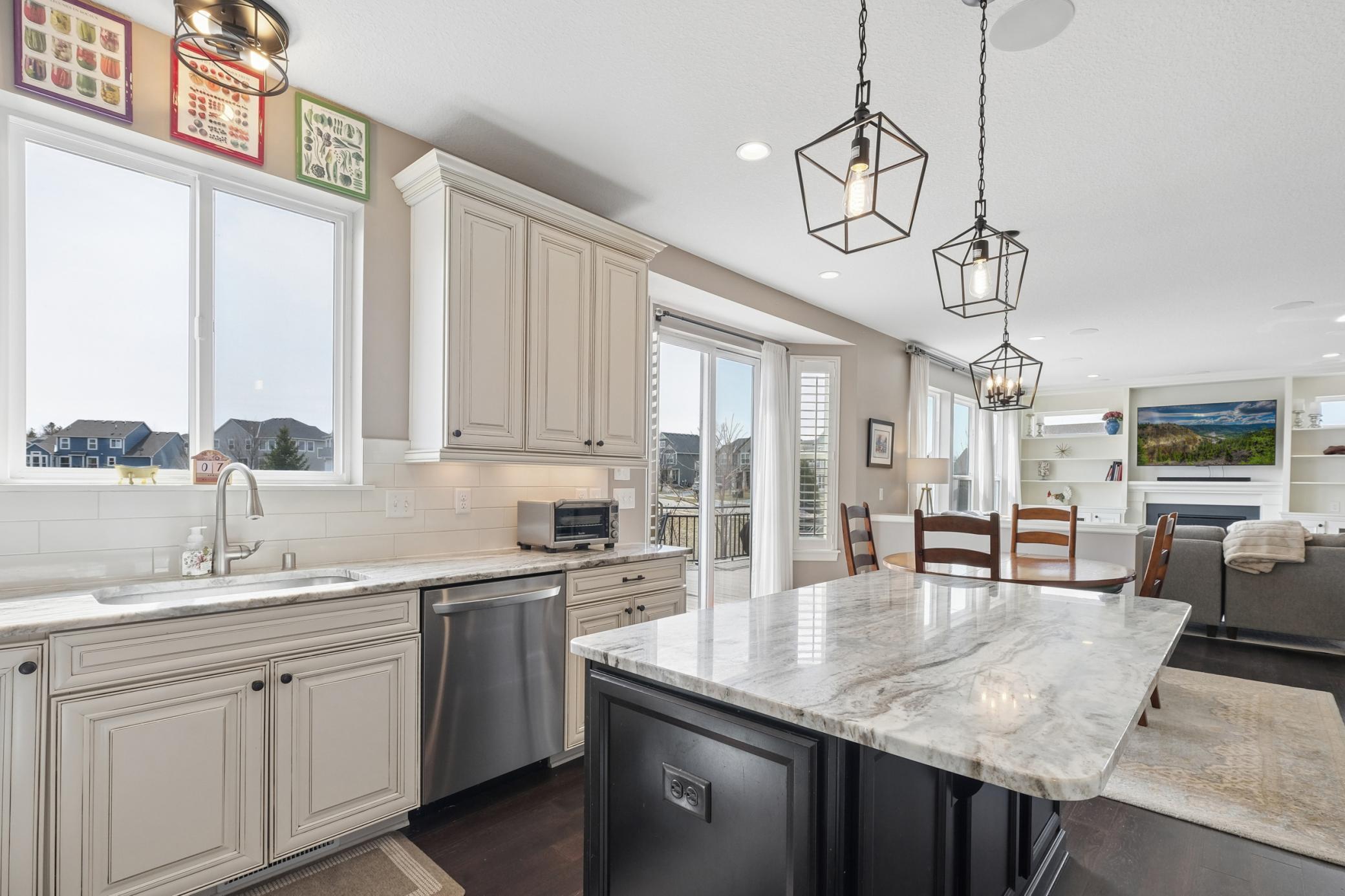 Center island and breakfast bar