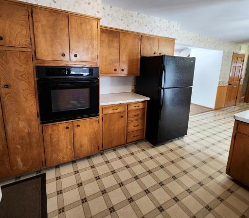 Tons of cabinet space in this kitchen. Built in wall oven, fridge and a breakfast bar for serving..jpg