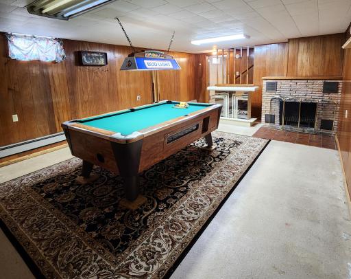 Everything in this room stays with the property.jpg