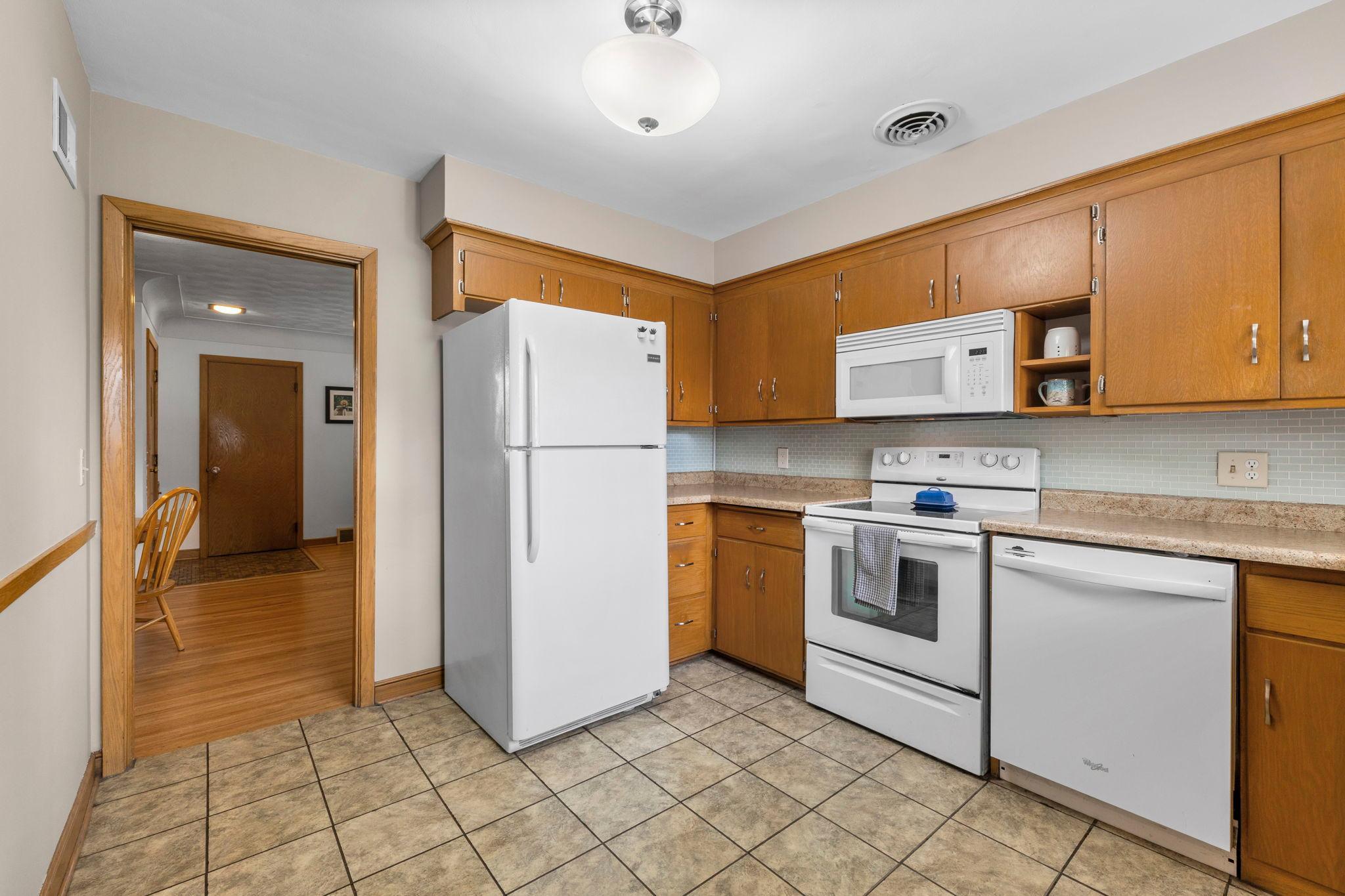 Kitchen with tile backsplash