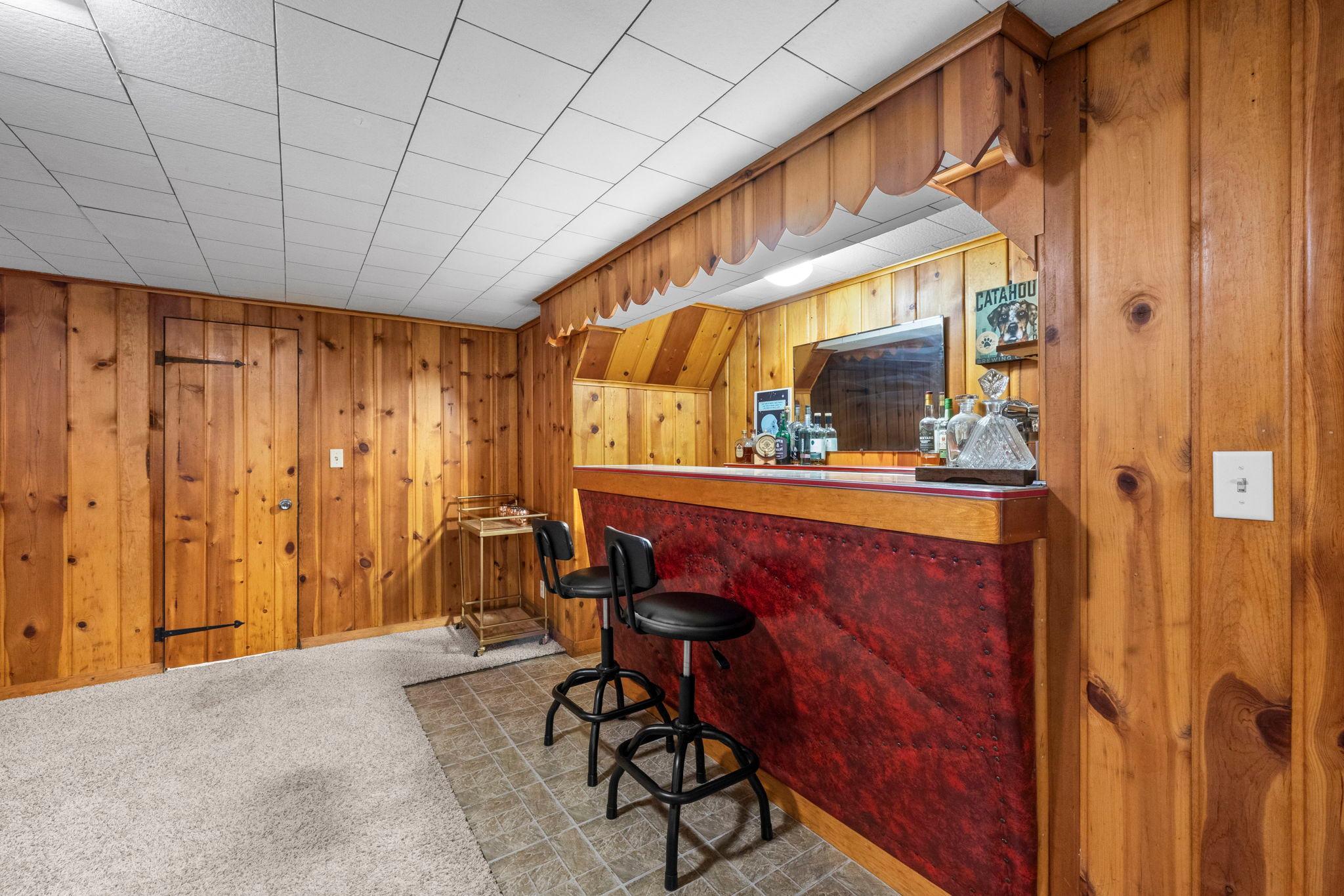 Wet bar with refrigerator