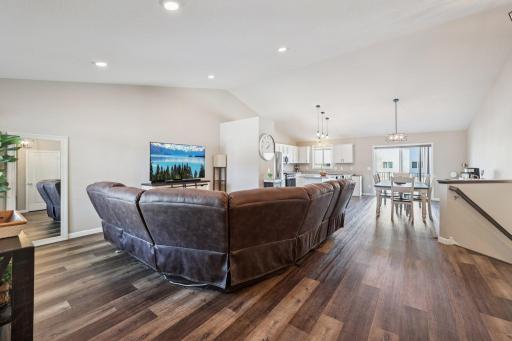 12-web-or-mls-Tiger St-S3101-012.jpg