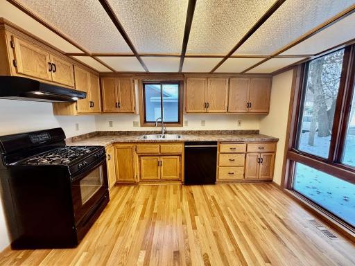 BEAUTIFULLY UPDATED KITCHEN!