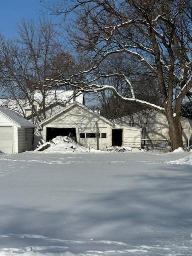 402 6th Place NW, Austin, MN 55912