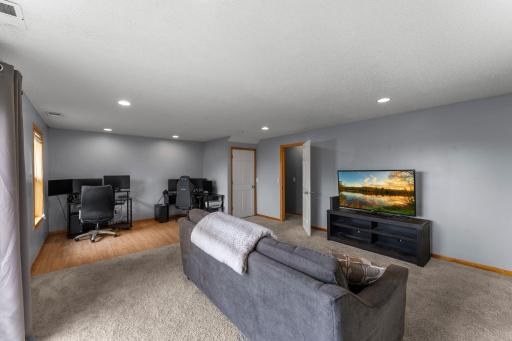 This space is perfect for an office/working at home, play area, exercise equipment or crafting!