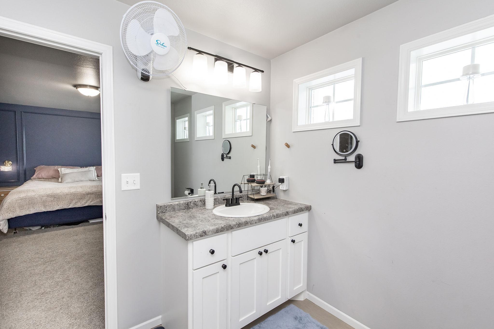 Primary Bath w/ natural light