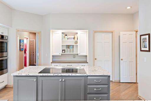 11808 Tapestry Lane, Hopkins, MN 55305