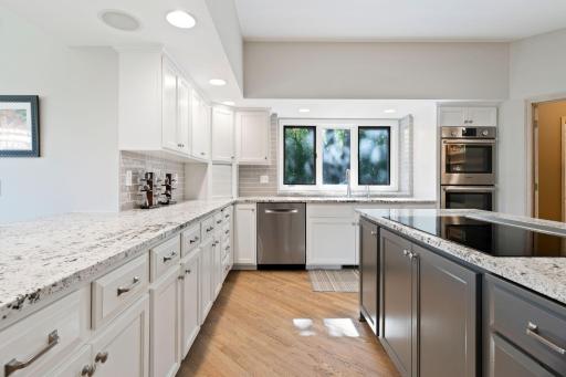 11808 Tapestry Lane, Hopkins, MN 55305