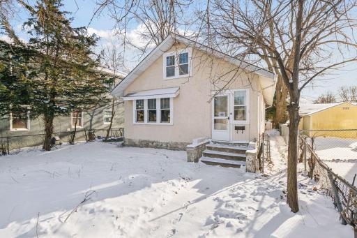 2817 Golden Valley Road, Minneapolis, MN 55411